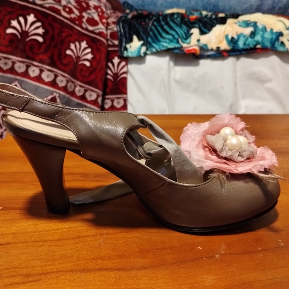 Rada beige/grey heels - Picture 3 of 10